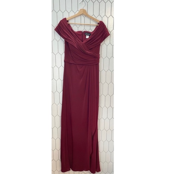 LA FEMME Ruched Jersey Off Shoulder/ Portrait Column Gown in Wine Size US 10 - Picture 5 of 10